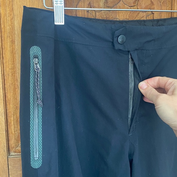 Mountain Hardwear snow pants conduit black nylon womens MEDIUM - Picture 3 of 16